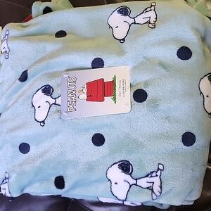Brand new Berkshire Peanuts Snoopy light green Blanket